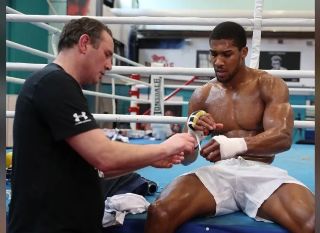 Carl Froch Says Anthony Joshua Should Never Have Split From Trainer Robert McCracken